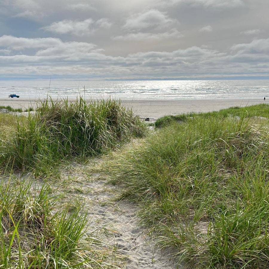 Lighthouse Oceanfront Resort Long Beach Extérieur photo