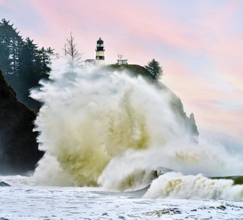 Lighthouse Oceanfront Resort Long Beach Extérieur photo