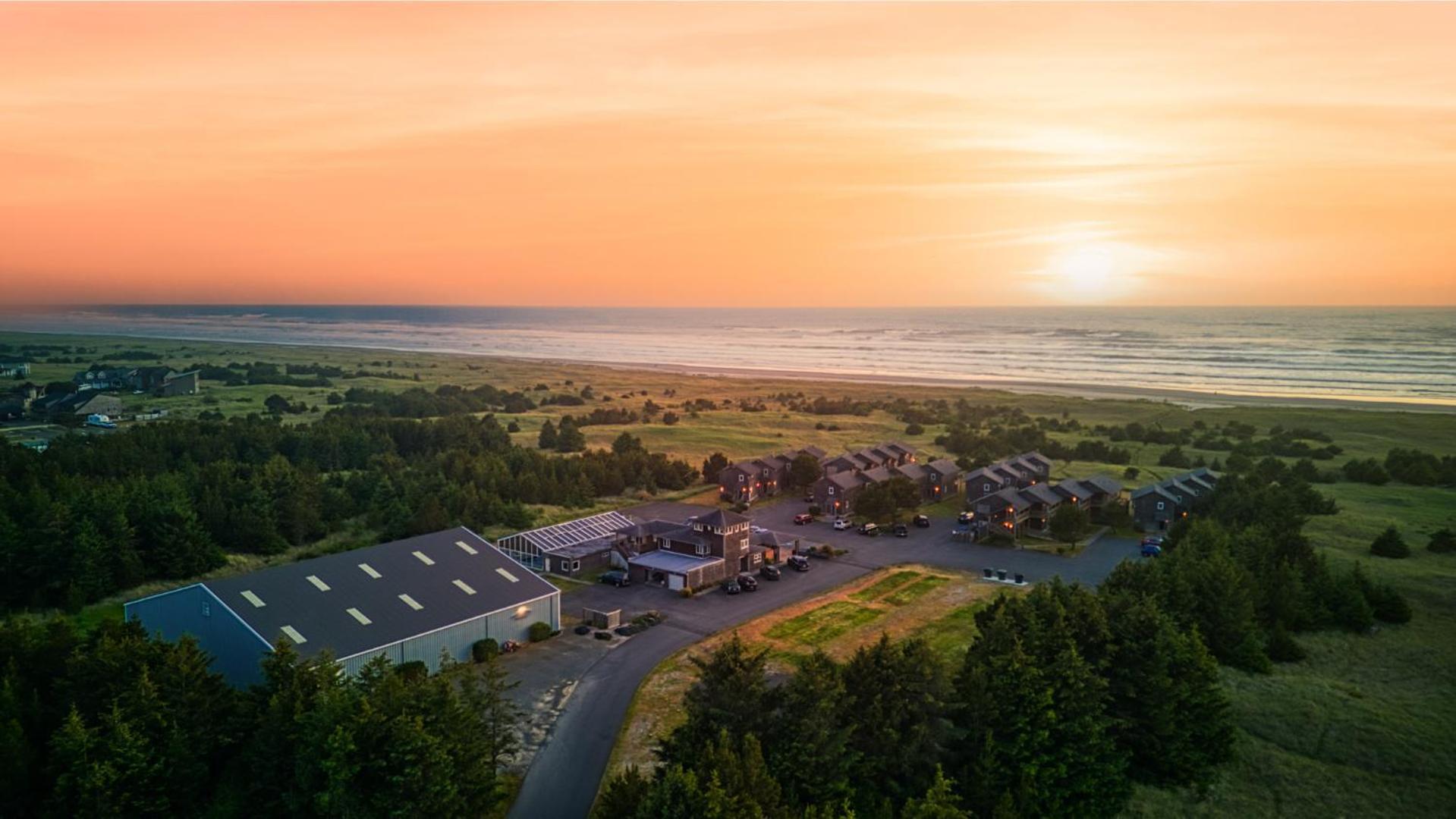 Lighthouse Oceanfront Resort Long Beach Extérieur photo